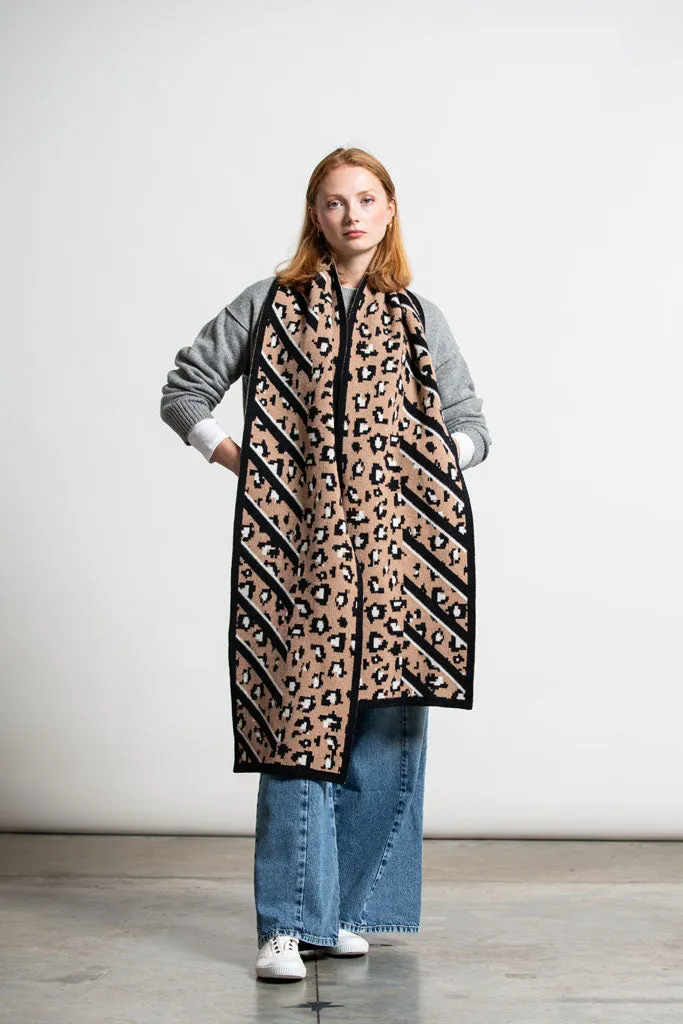 BIG CAT BLANKET SCARF CAMEL BLACK