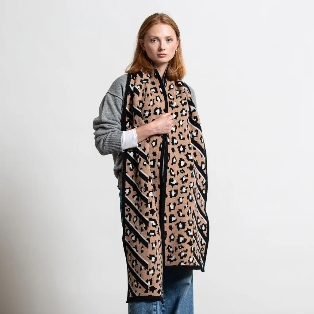 BIG CAT BLANKET SCARF CAMEL BLACK