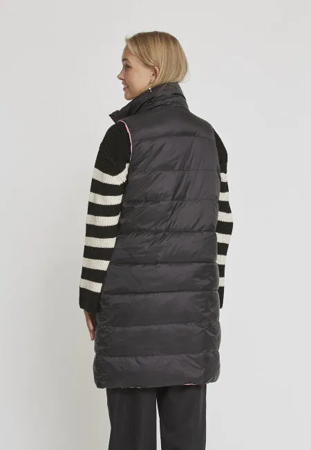 Reversible puffer sleeveless coat