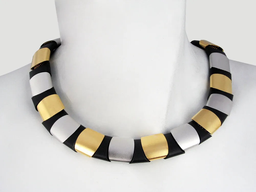 Reversible Round Collar