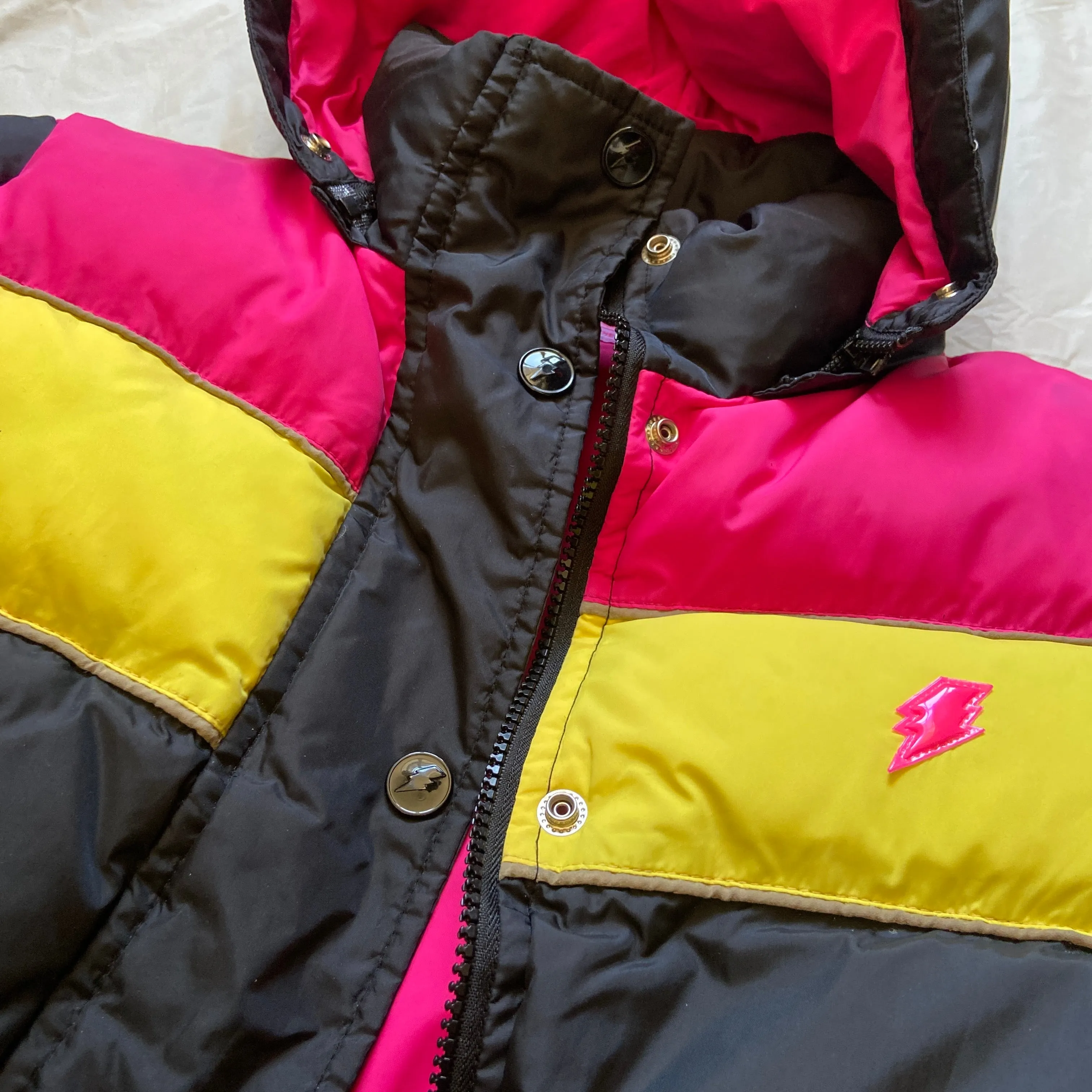 W&LT "KISS THE FUTURE" goose down puffer jacket with hood M